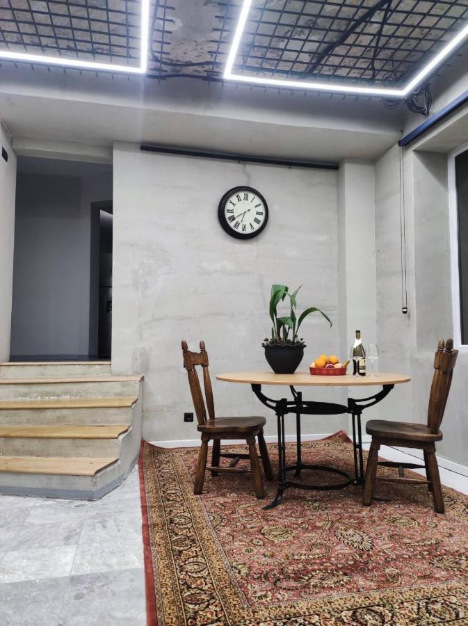 Ferienwohnung Shared Flat In An Artists District Pikris Gora Tbilisi Exterior foto